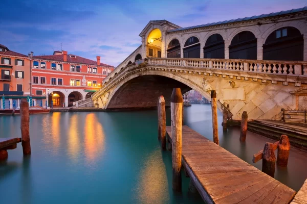 venice romantic photoshoot rialto bridge grand canal dusk